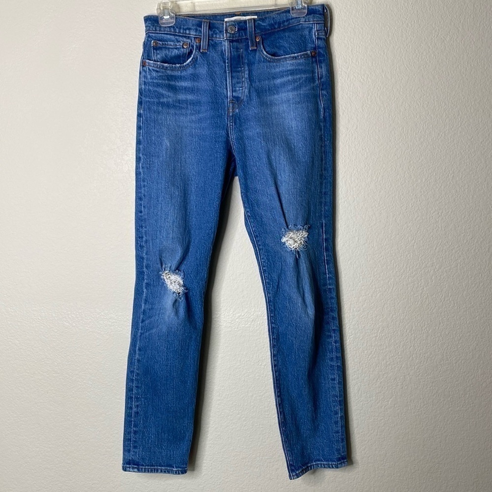 Levi’s wedgie jeans distressed women’s 27” blue EUC